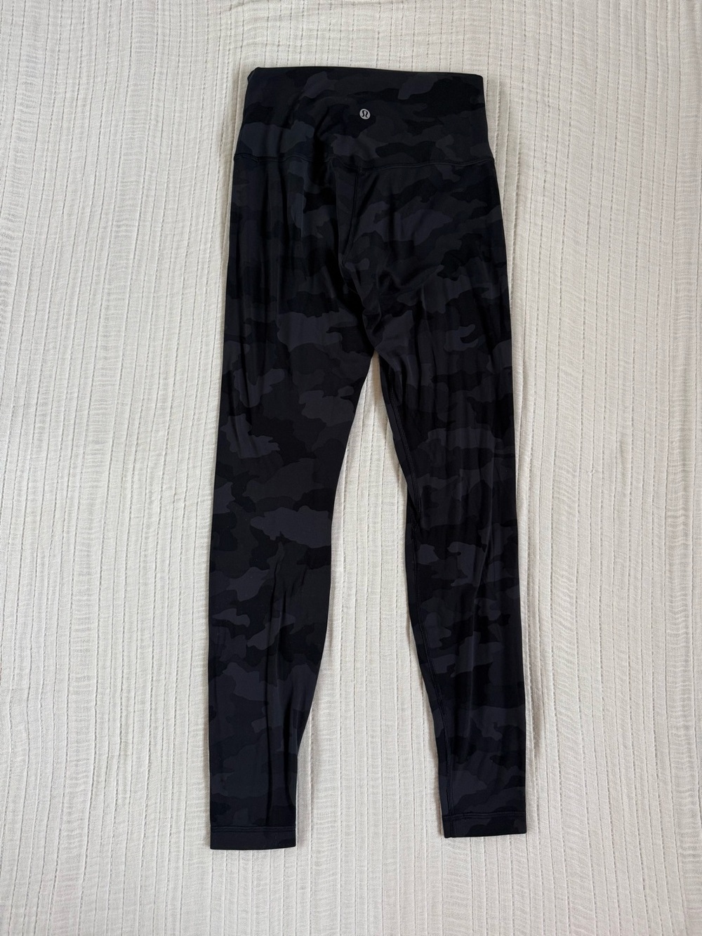 Lululemon Women’s Size 6 Black Camo High Rise Leggings